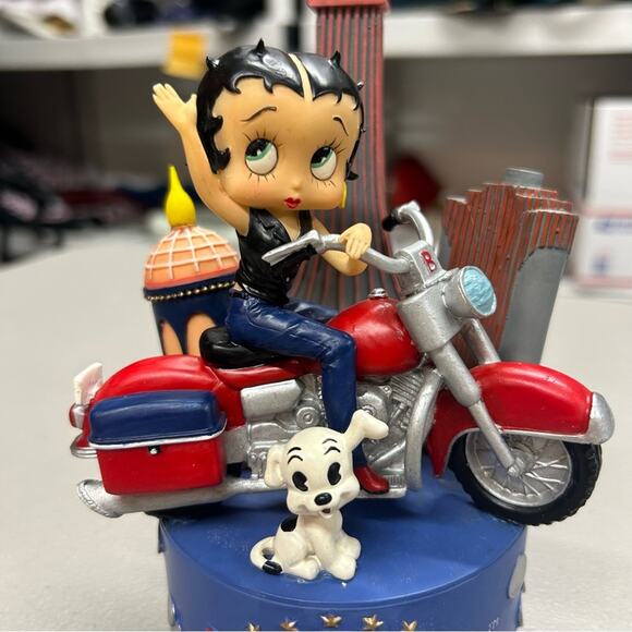 Betty Boop Pudgie Motorcycle Chopper Musical Figurine Skyline On The Road Again - Picture 5 of 8